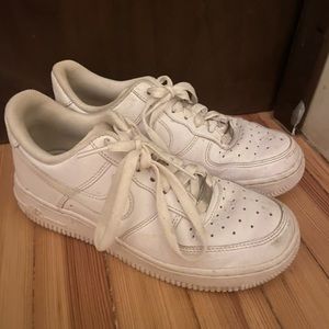 AIR FORCE 1s SIZE 6